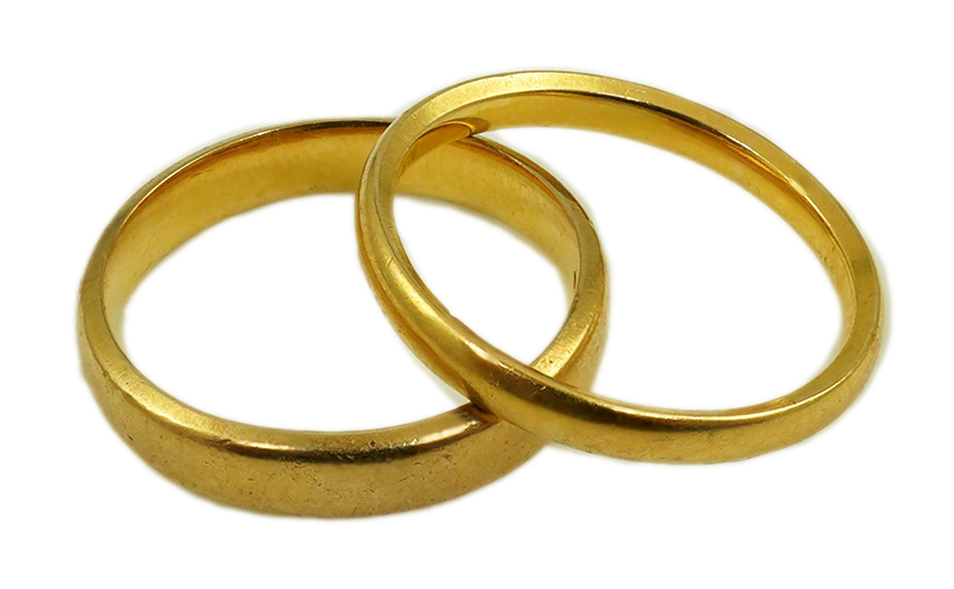 A late Victorian 22ct gold wedding band, London, 1885, size O and a later 22ct gold wedding band